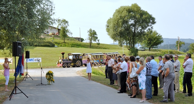 Glasbena točka je dodatno popestrila otvoritev